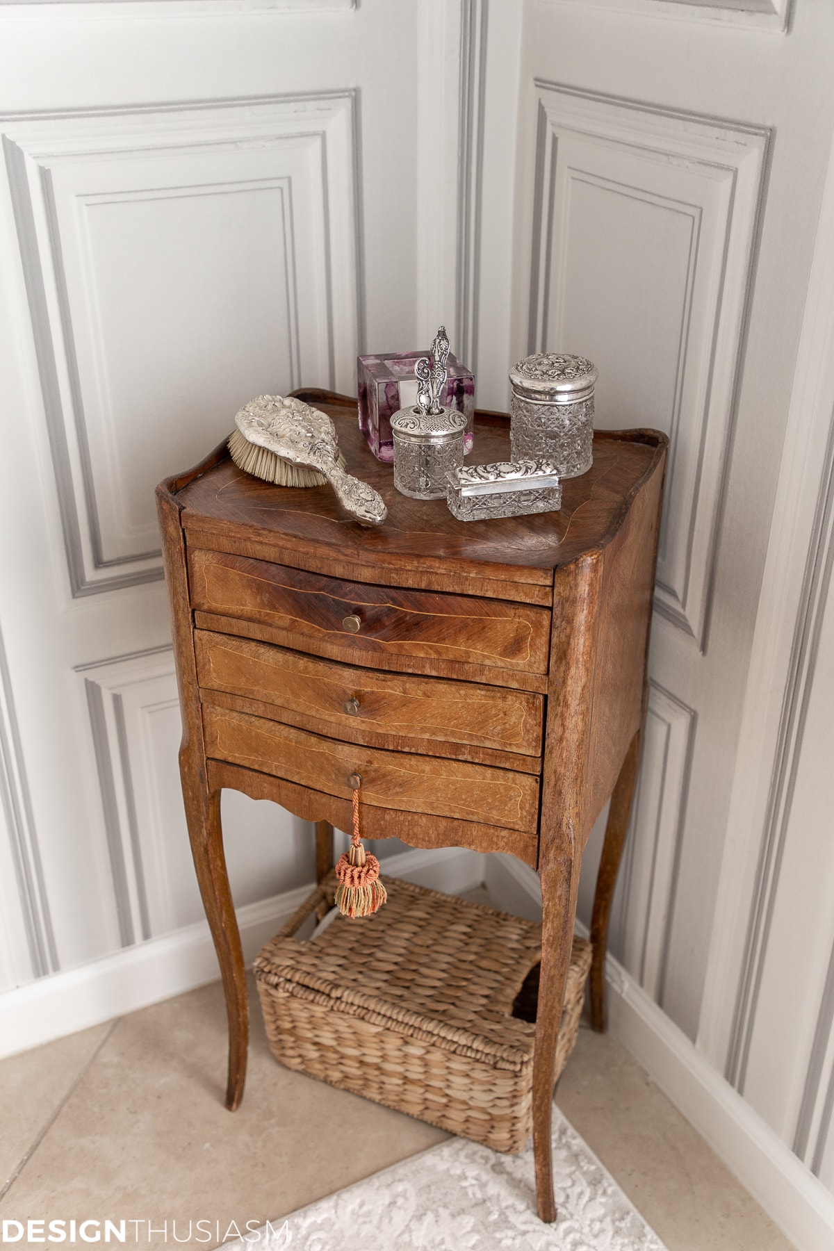 powder room ideas for storage with small table