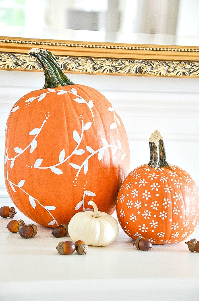 WHITE PATTERNED PUMPKIN DIY