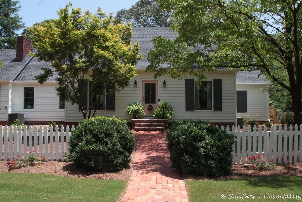 ann-linch-cottage-home-southern-hospitality