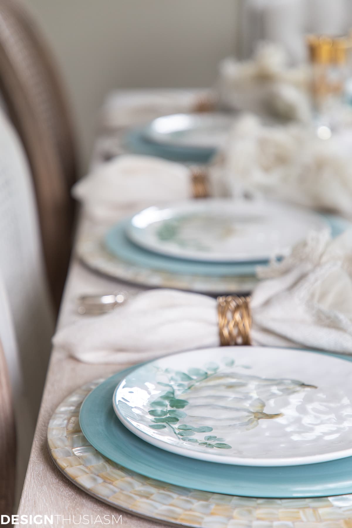 soft fall table decor with pumpkin plates