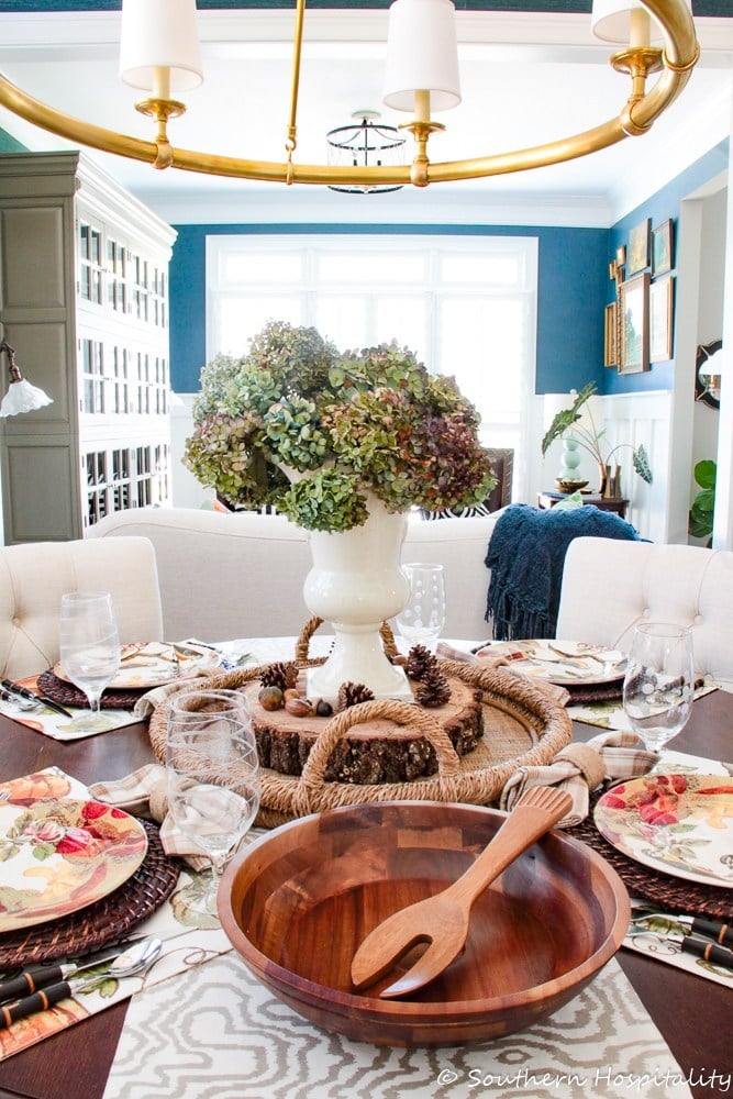 southern hospitality fall-decorating