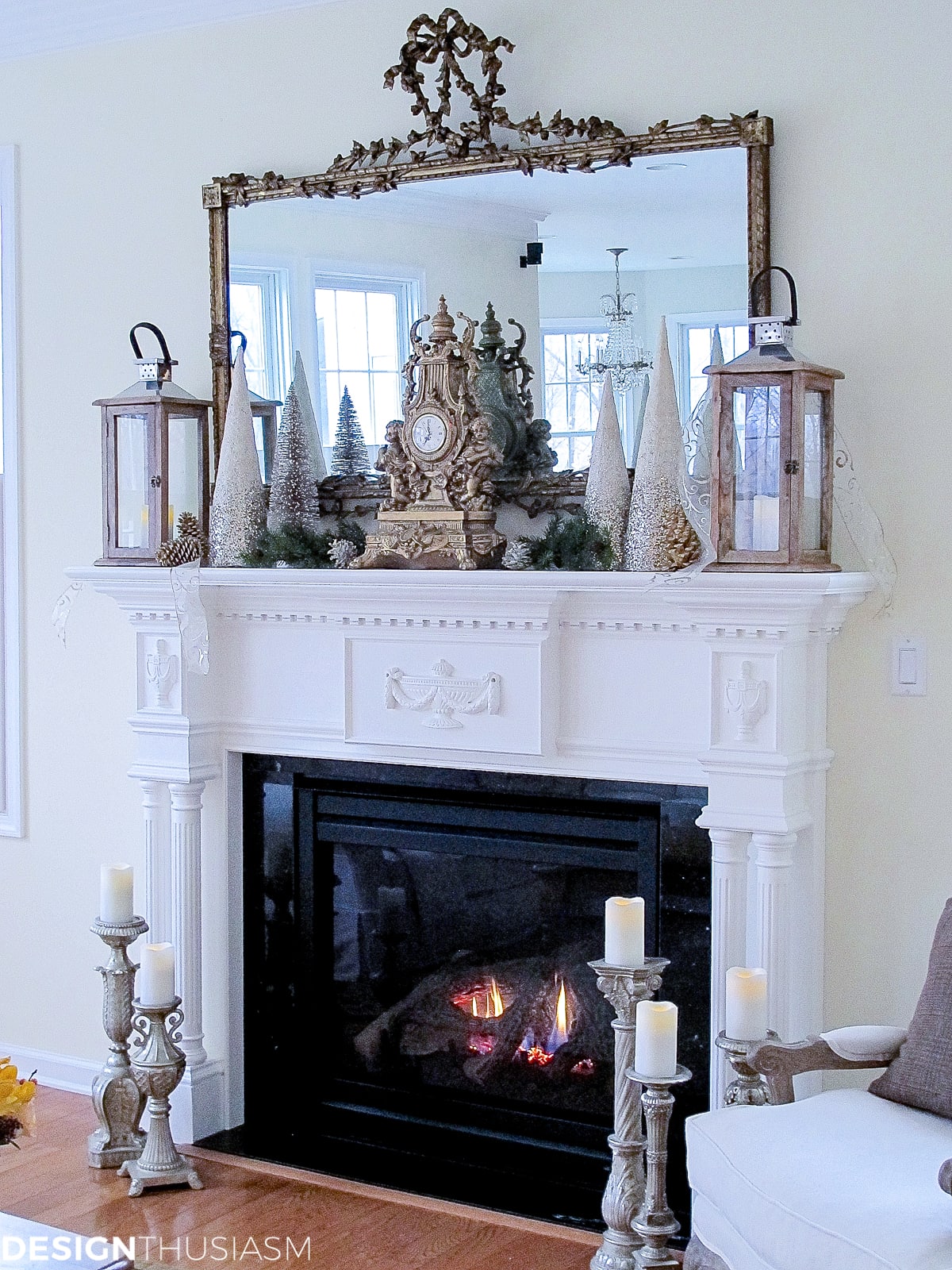 simple Christmas decor mantel