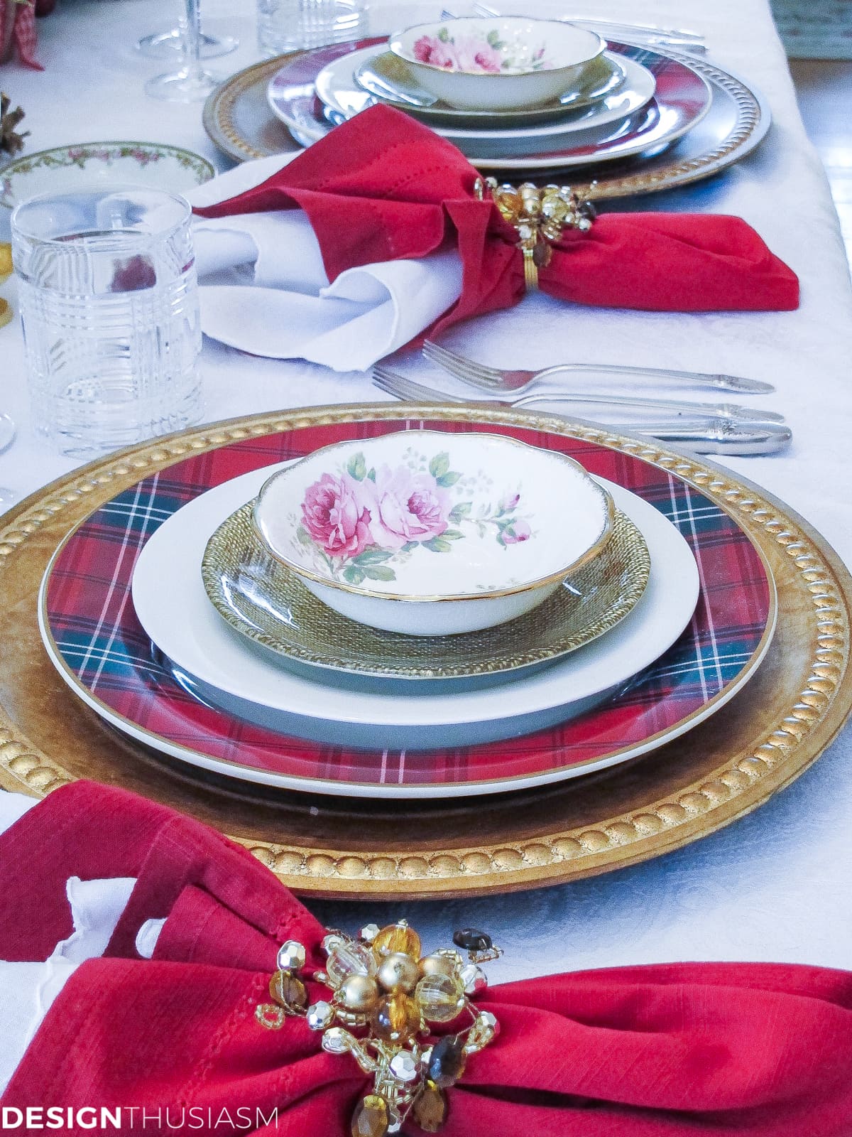 Christmas decoration ideas mix and match table setting