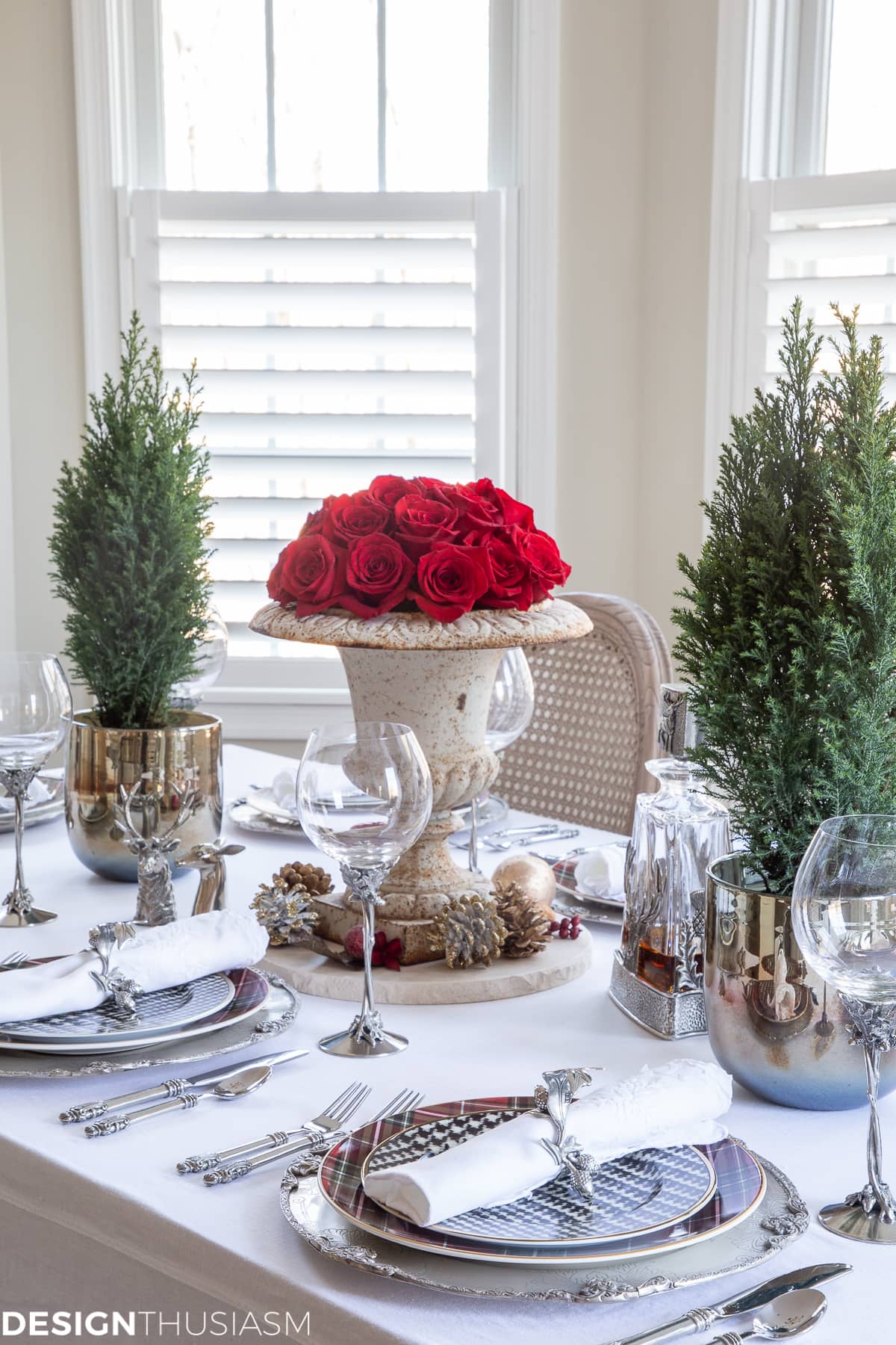 classic Christmas table decorations