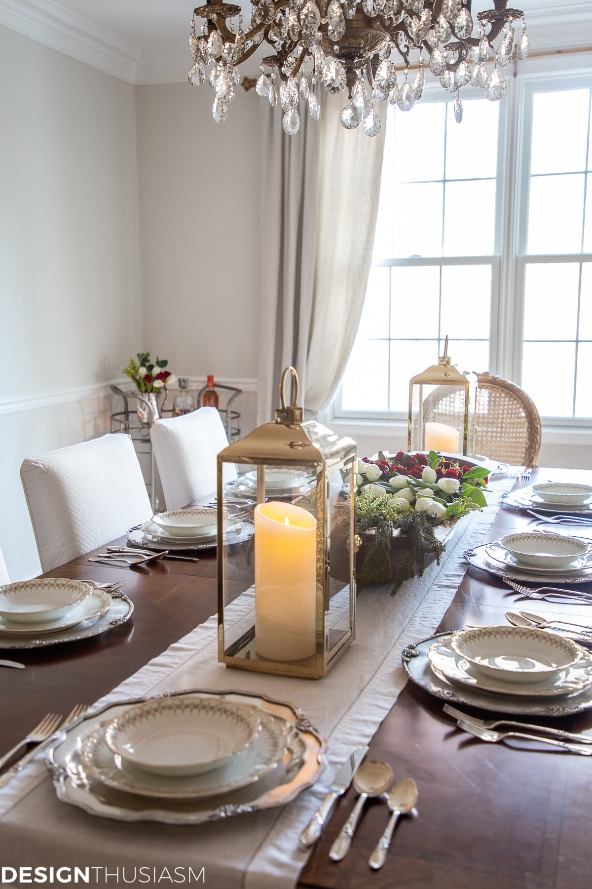 Christmas table decor in the dining room