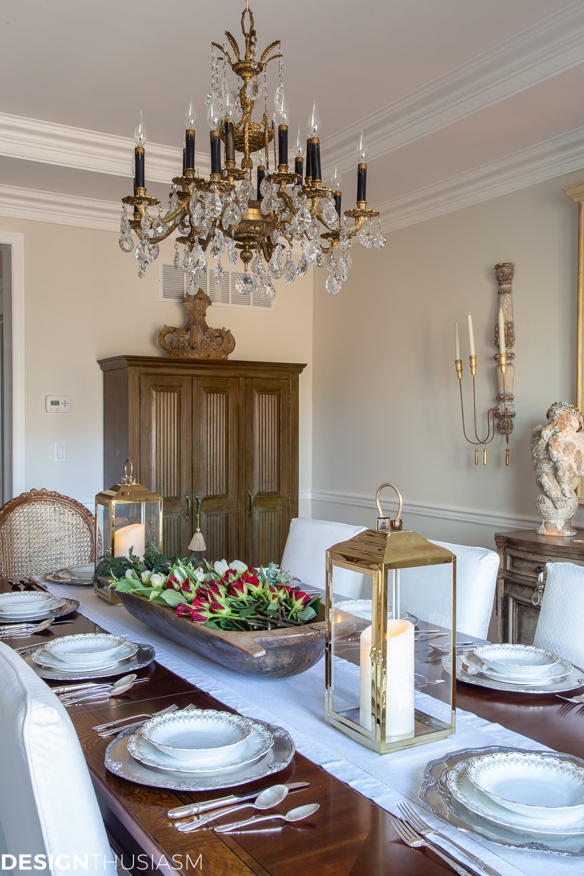 Christmas tablescape in the dining room