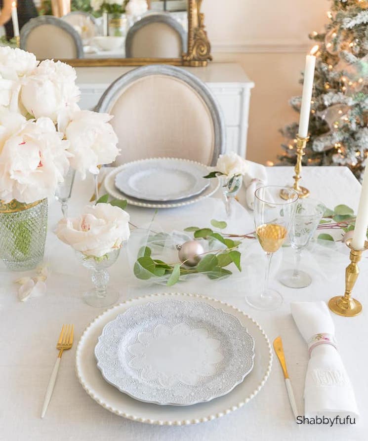 FCF 95 Fun Ways to use Christmas ornaments shabbyfufu