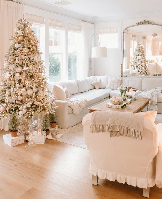 romantic and feminine Christmas tree decorations
