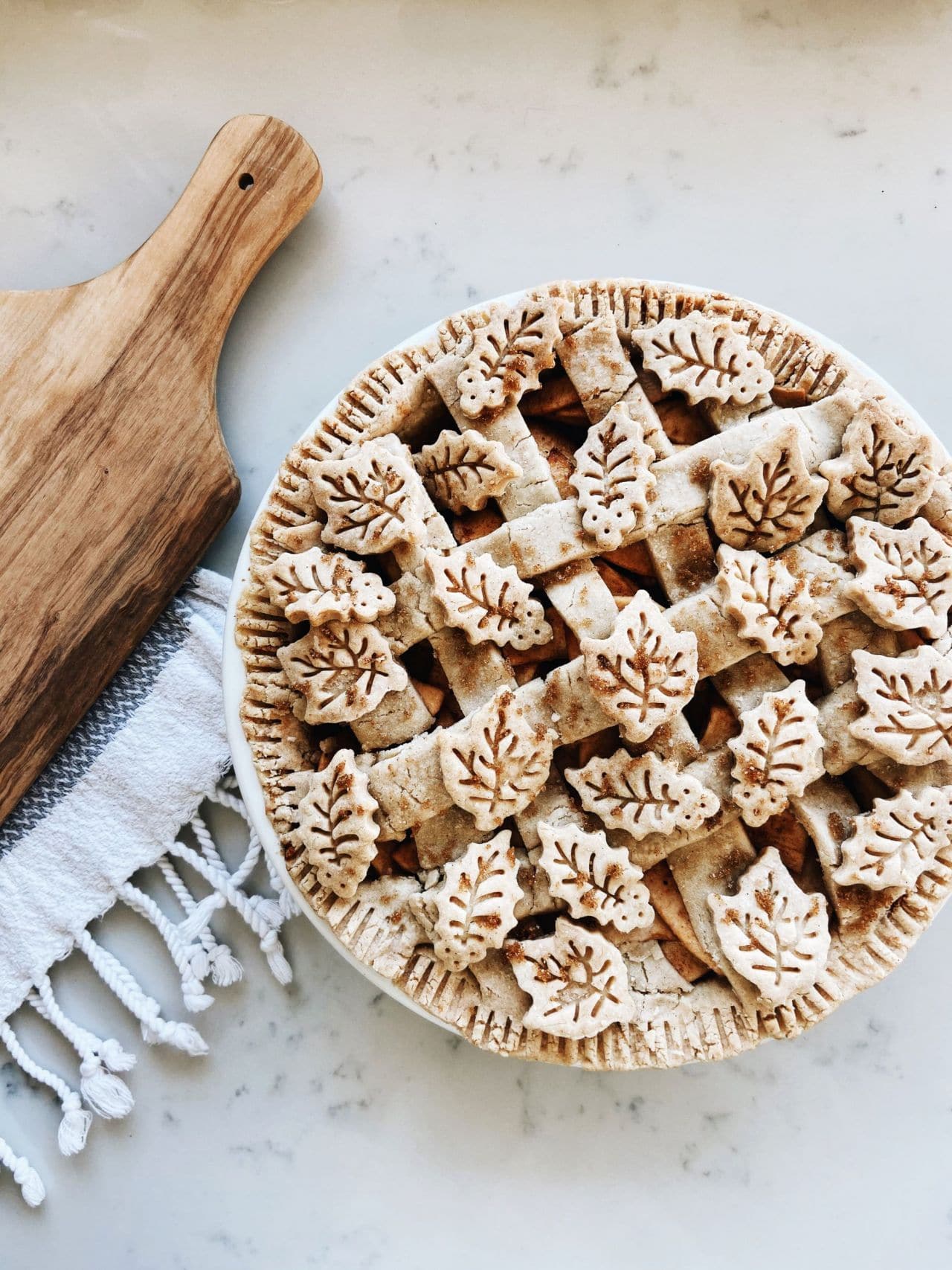 vegan-gluten-free-apple-pie-thanksgiving-dessert-lattice-leaf-crust-cutout