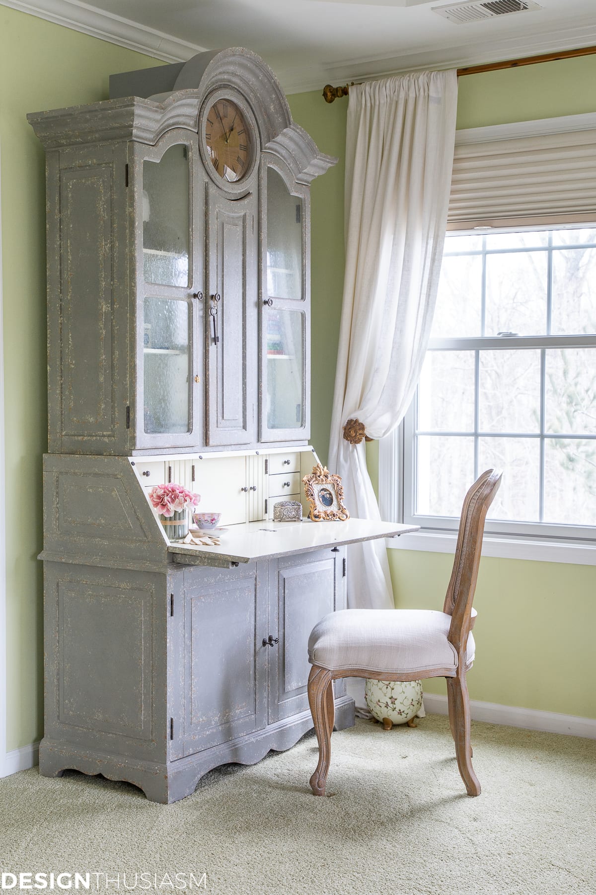 secretary desk in the master bedroom