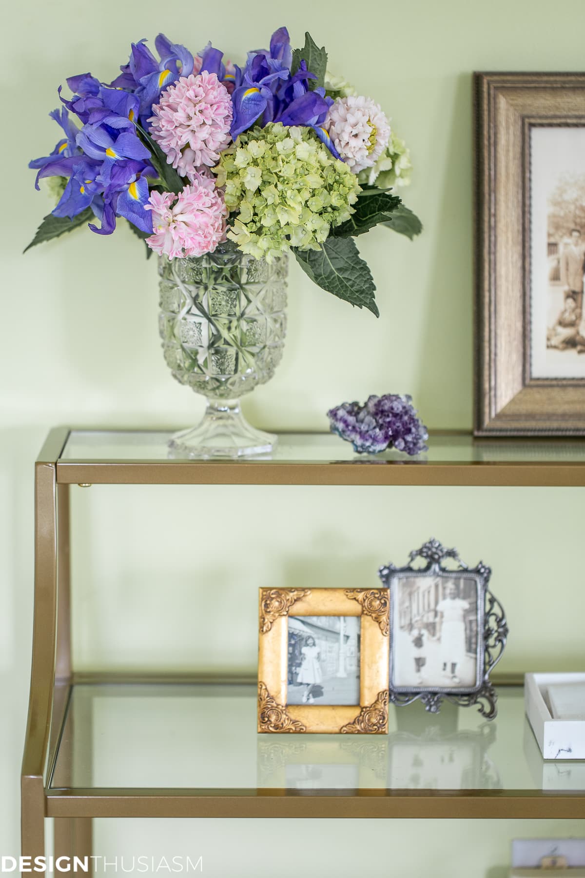 floral on bedroom shelves