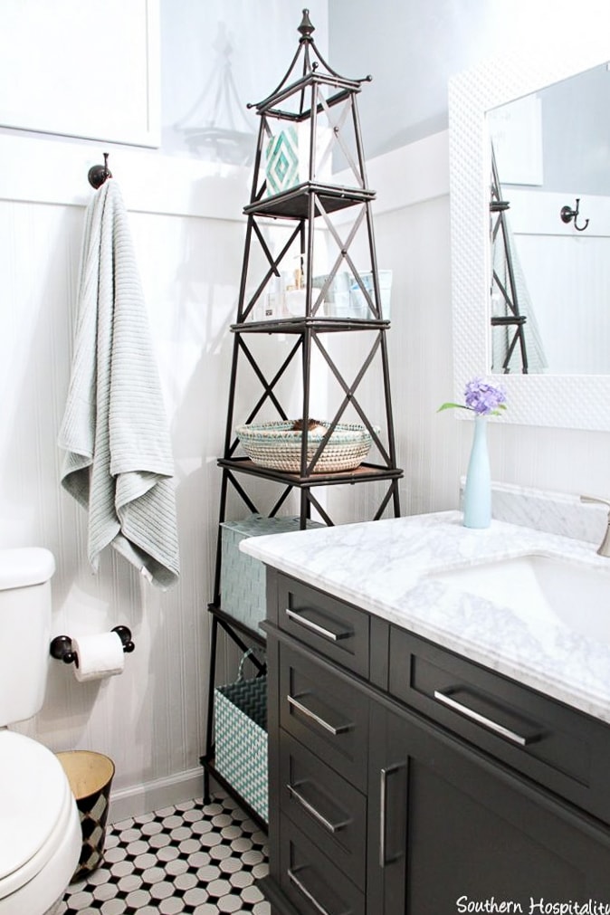 black-and-white-bathroom