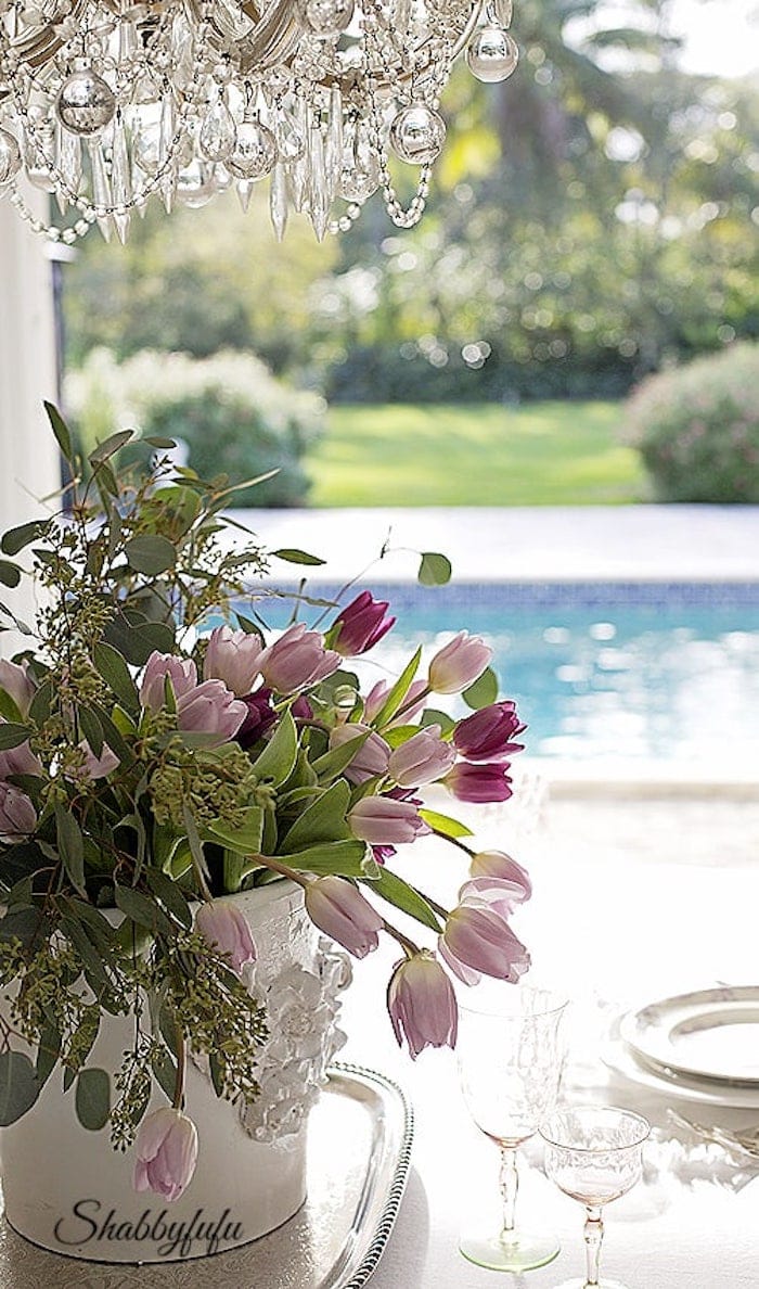 Choosing Colors For A Spring Tablescape