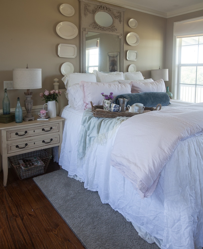 art above bed cedar hill