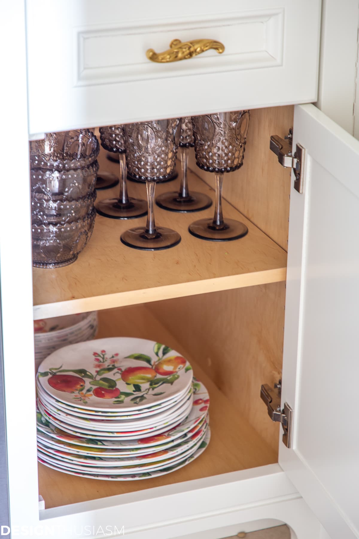 plate storage in cabinet