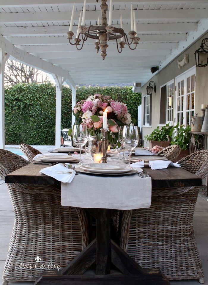 MaisondeCinqRomanticTable