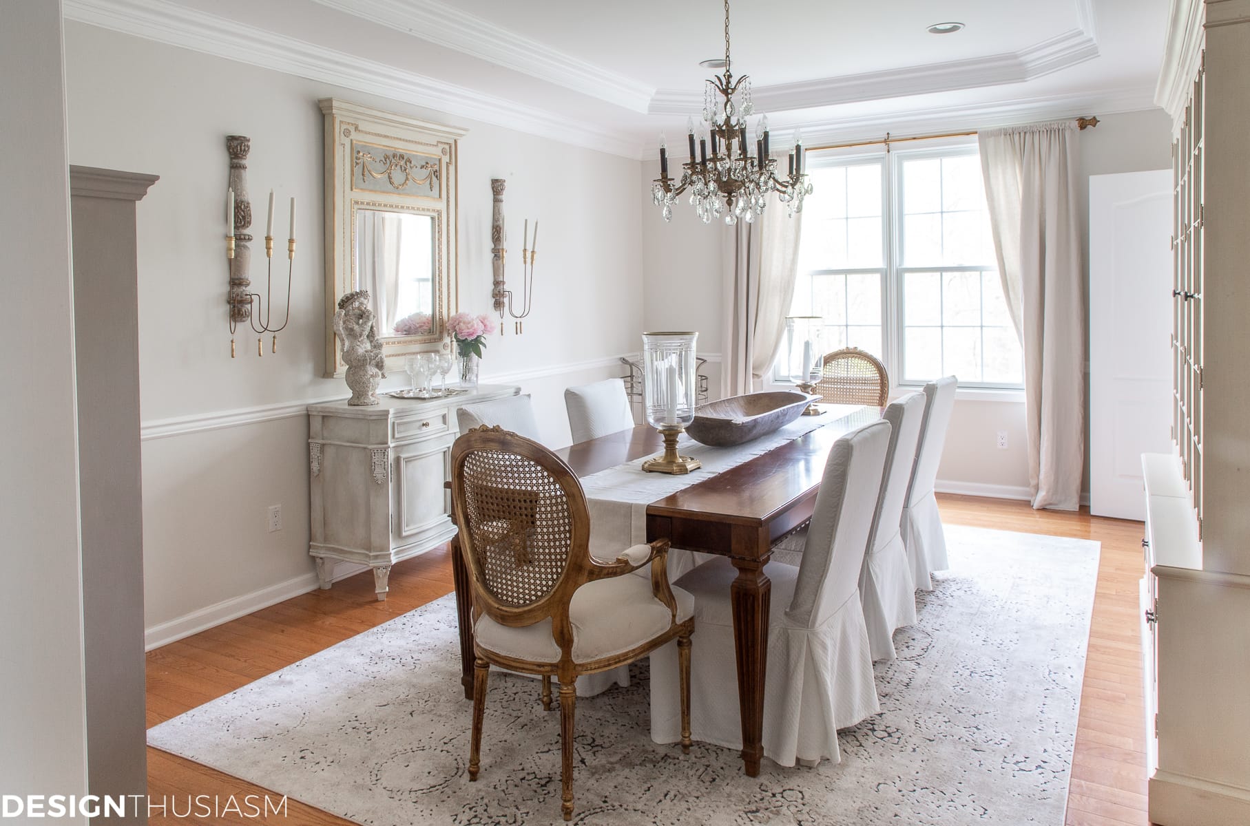 white chalk paint vintage sideboard in the dining room