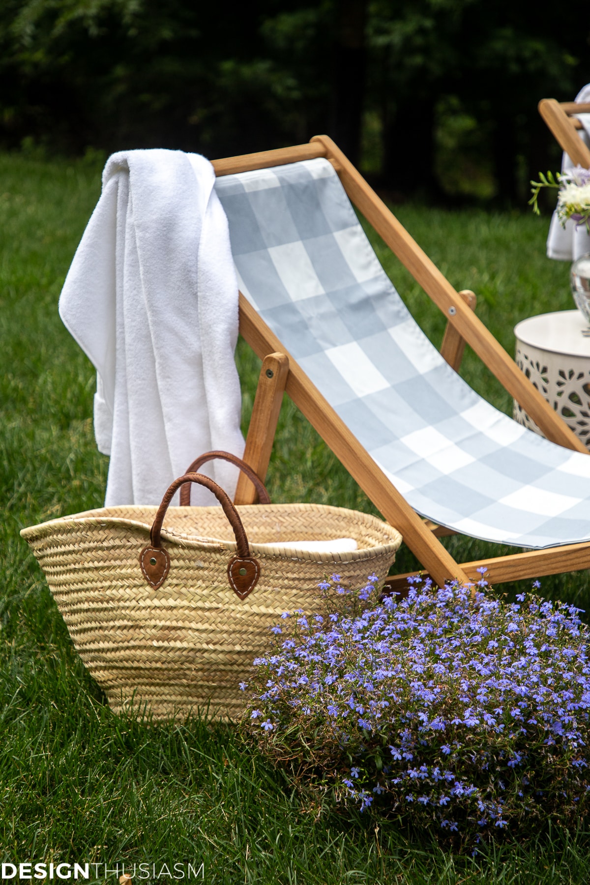 casual summer gathering sling chair and market bag