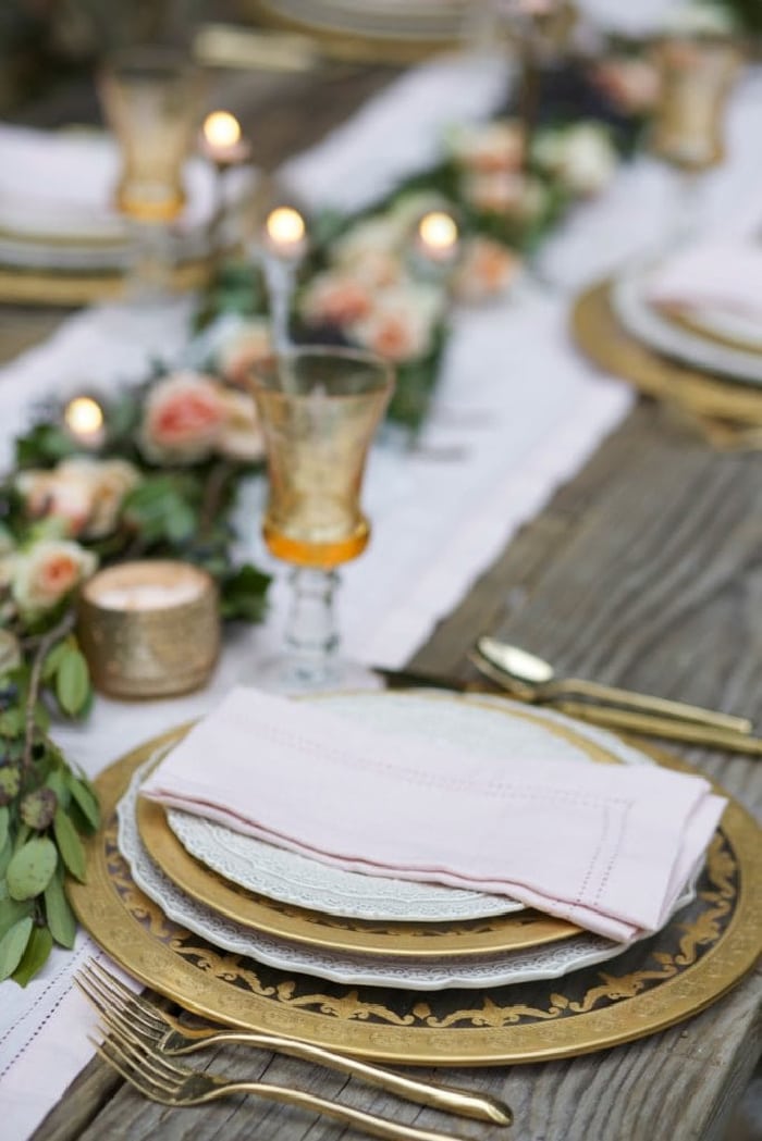 Blush linen napkins and gold place settings