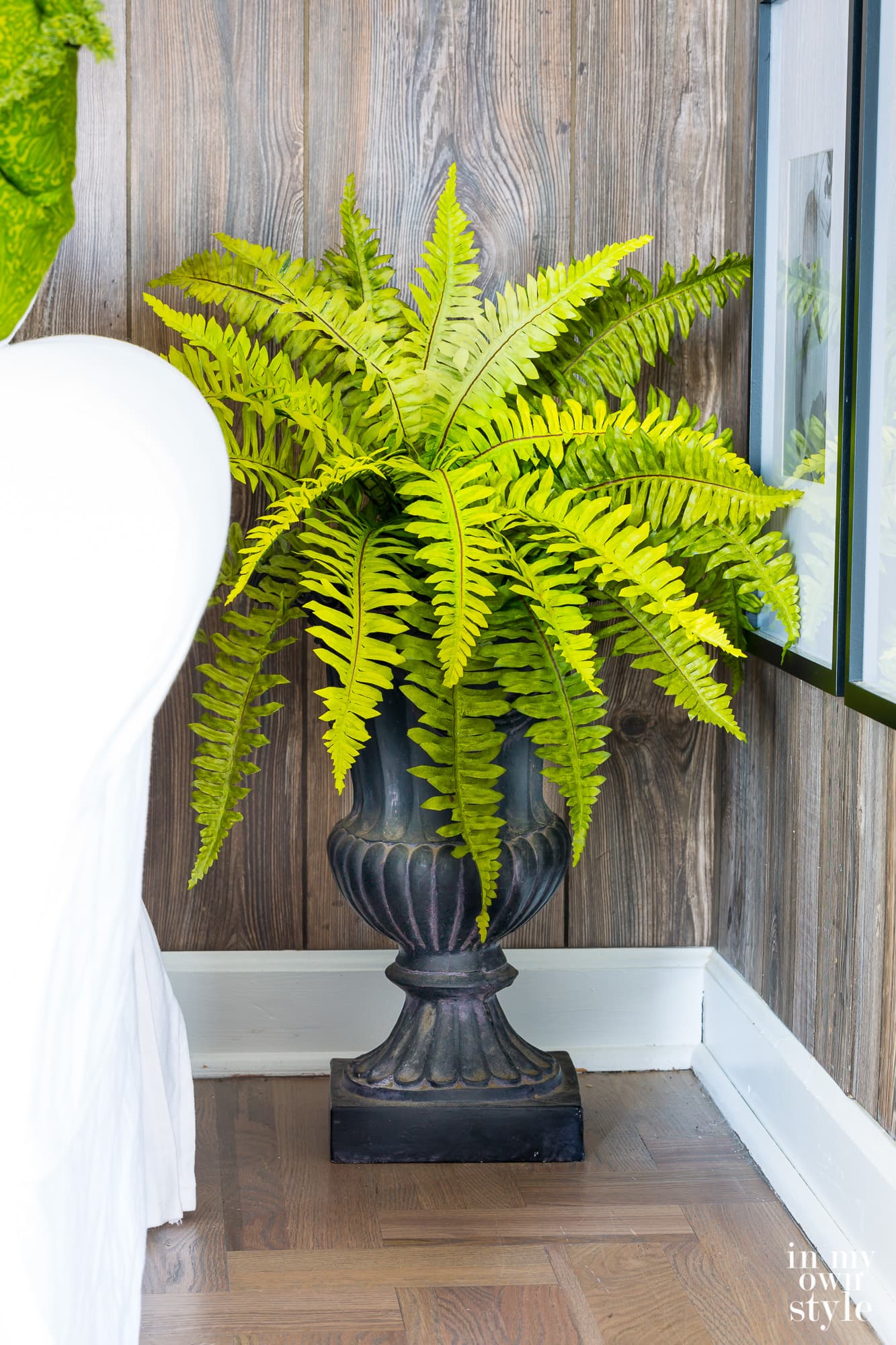 How to Instantly turn an planter urn into a table