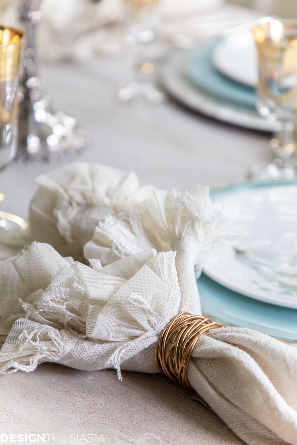 fall table decorations with ruffled napkin