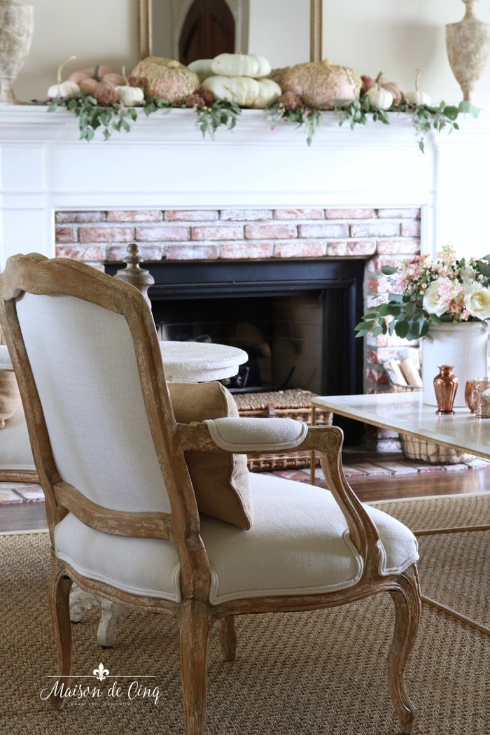 2019FallLivingRoom9_MdC