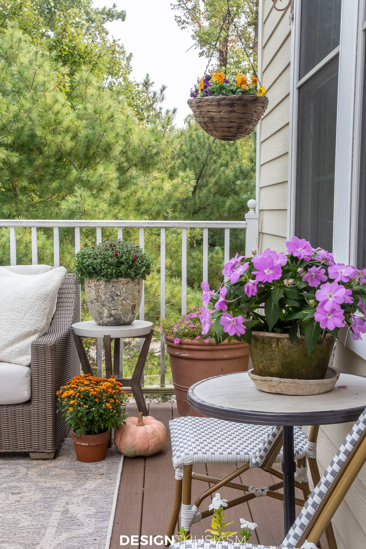 outdoor fall decorations on the patio