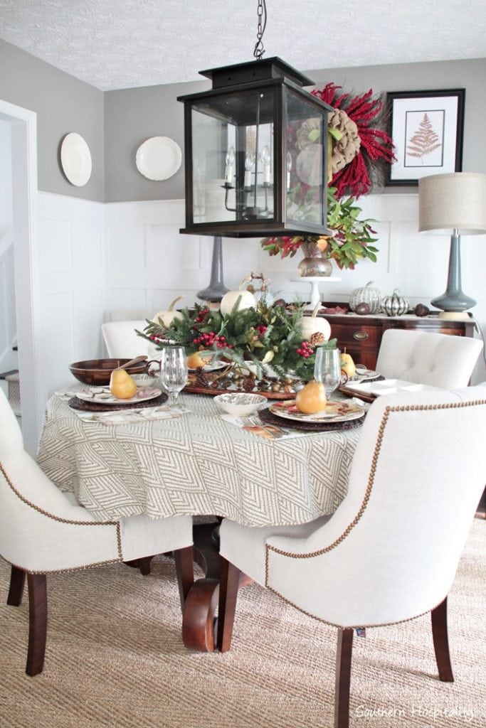A thanksgiving-table