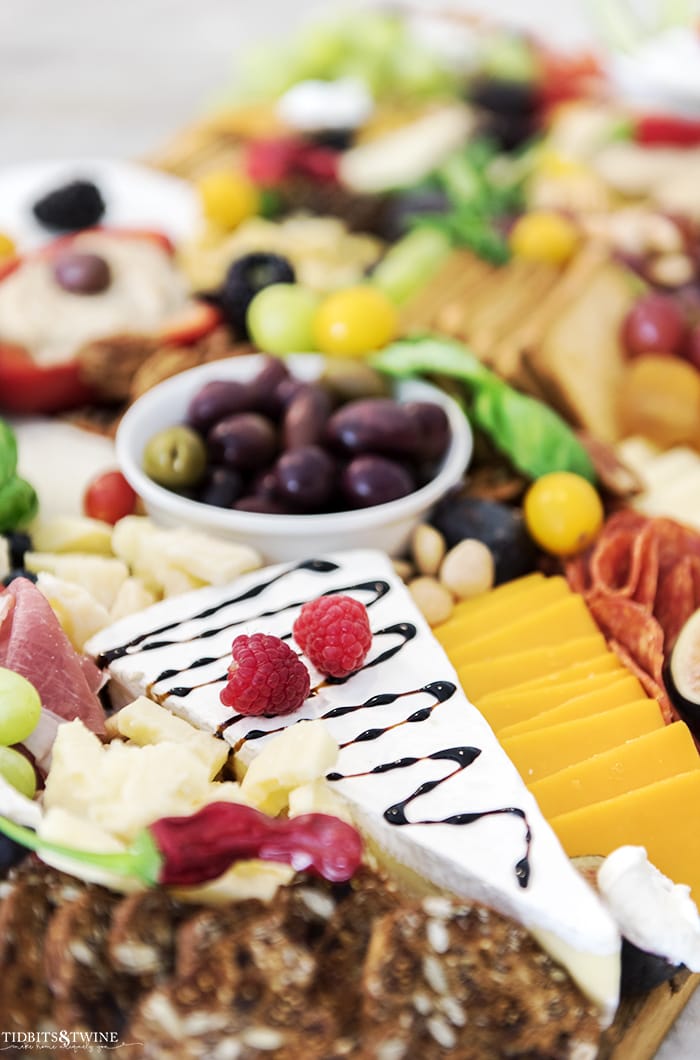 How to Create the BEST Meat & Cheese Board for the Holidays