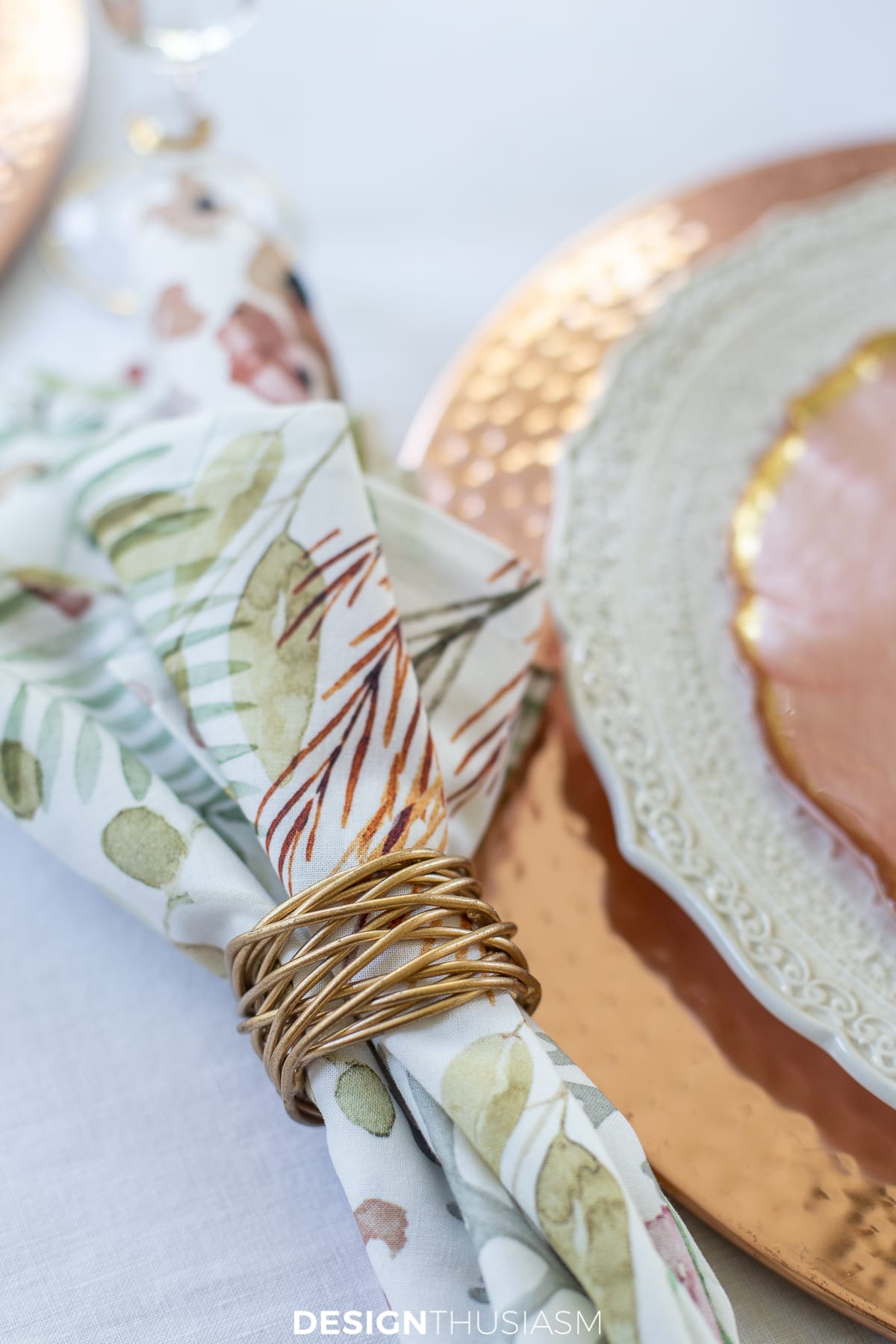Thanksgiving table decor napkins
