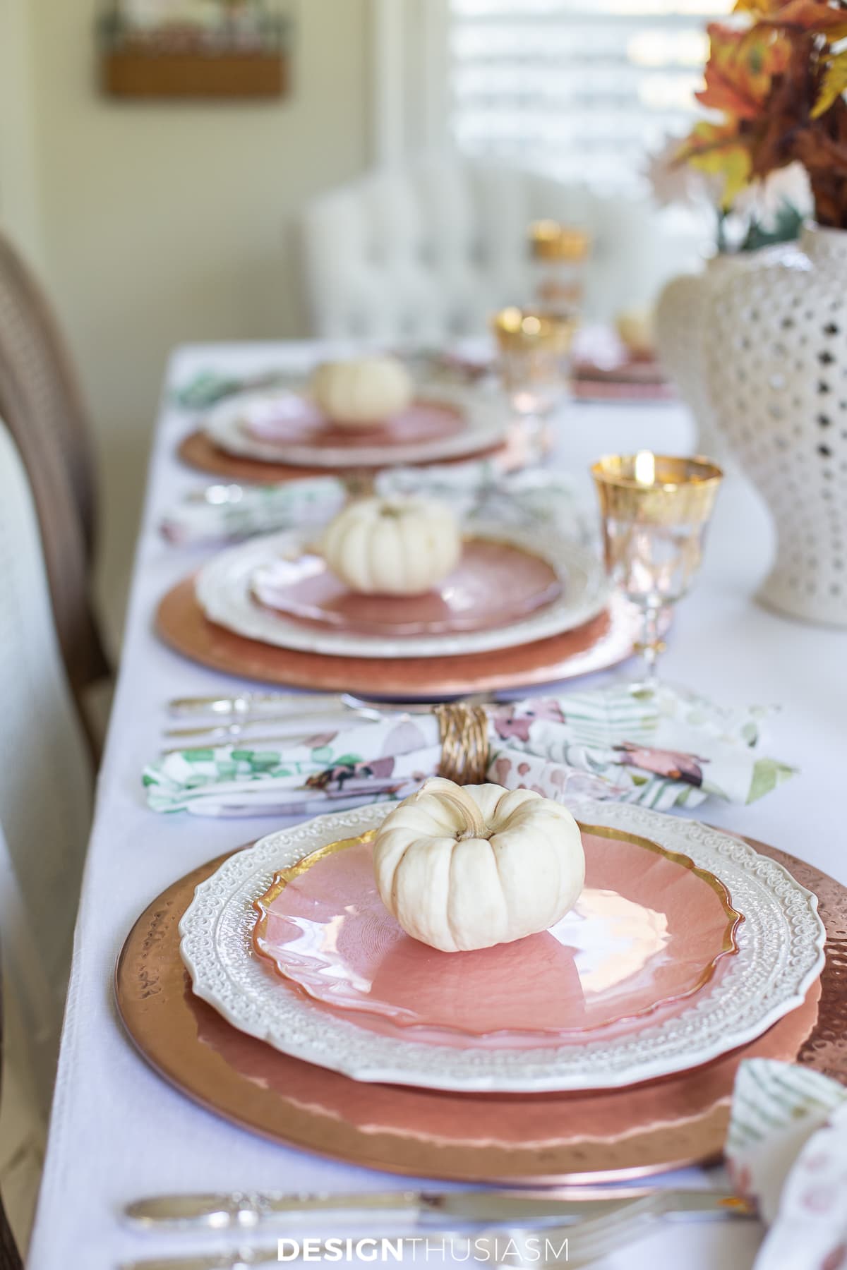 Thanksgiving table decor mini pumpkins