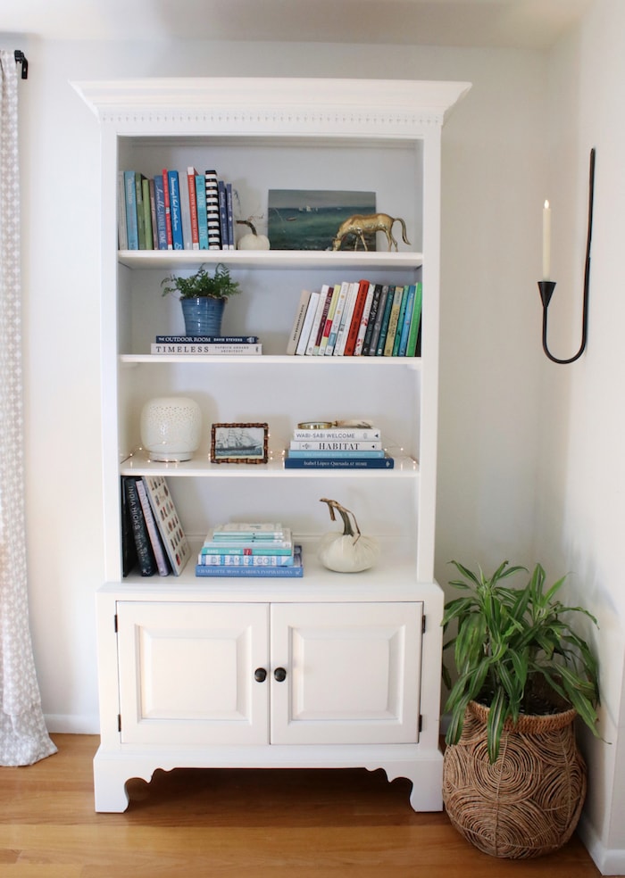 white-painted-wood-bookcase-simple-styling-decorating-ideas