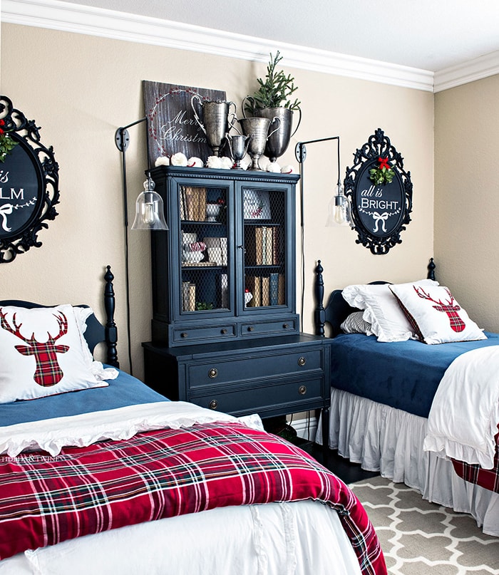 Christmas Tour of the Guest Bedroom