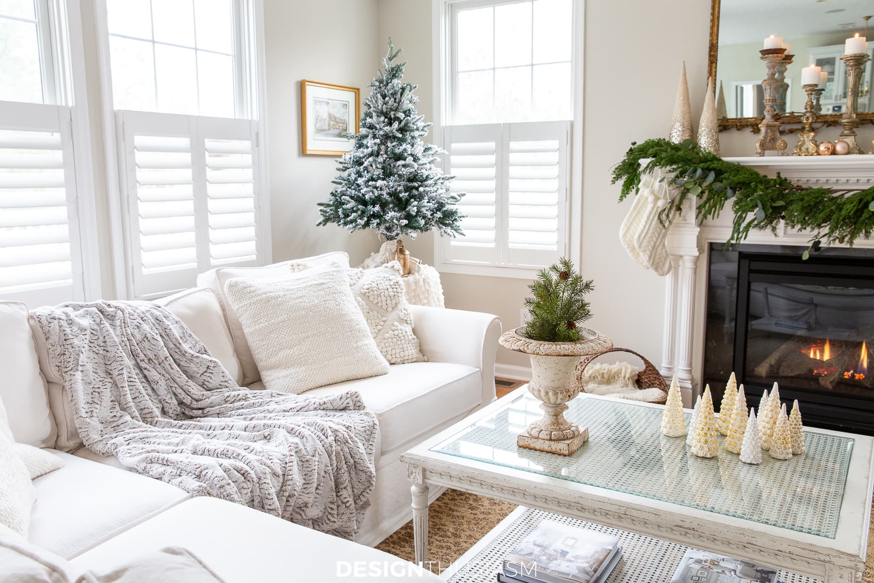 christmas family room decor and tabletop tree