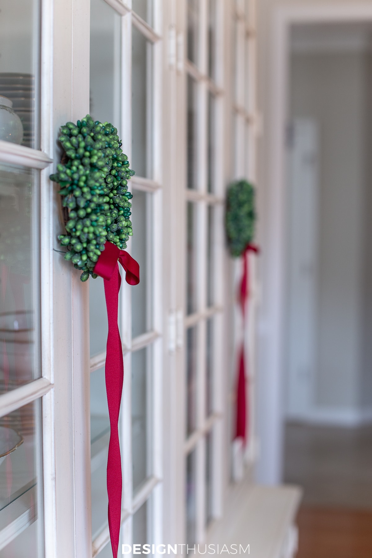 Gold Christmas dining room mini wreaths