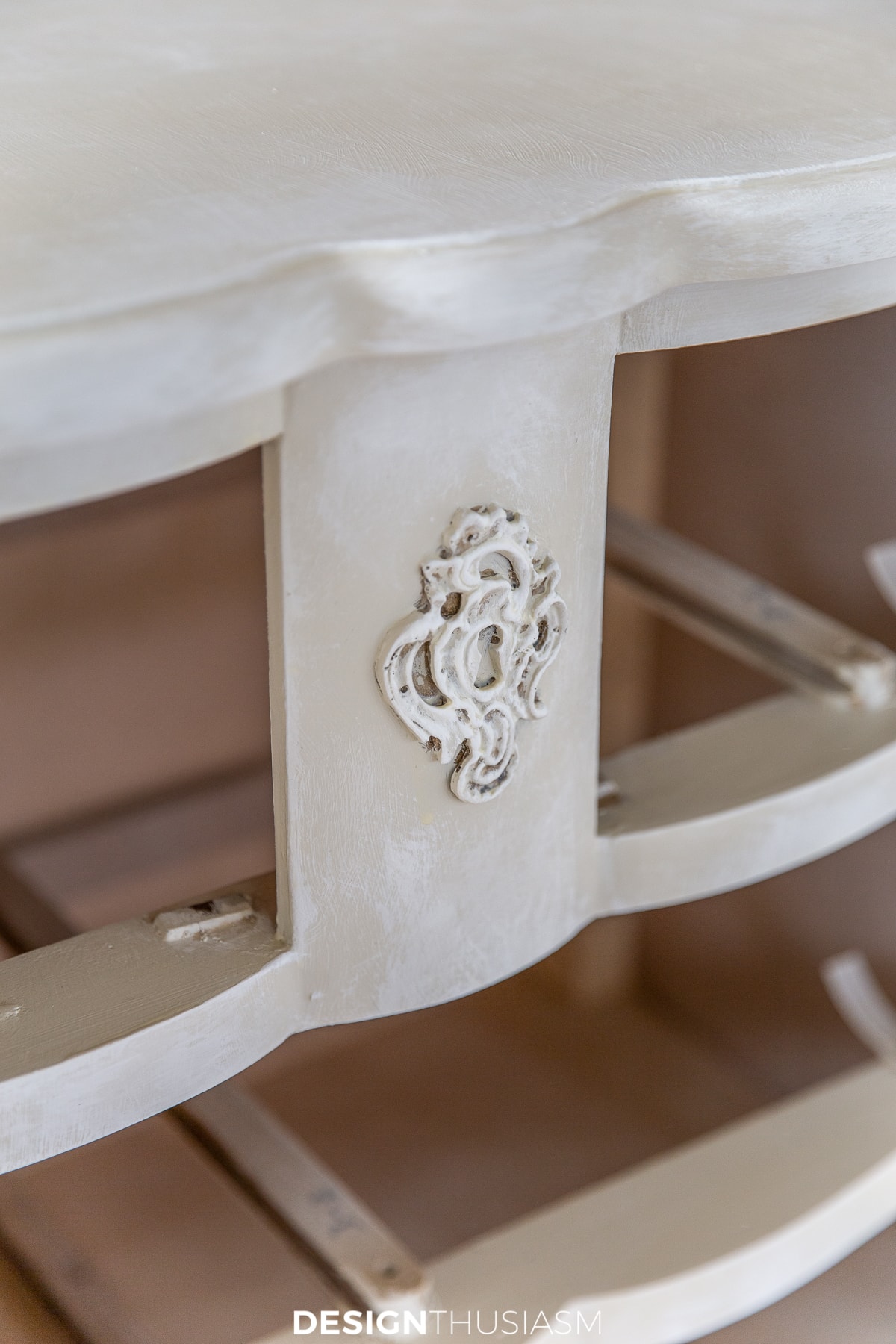 chalk painted chest of drawers front detail