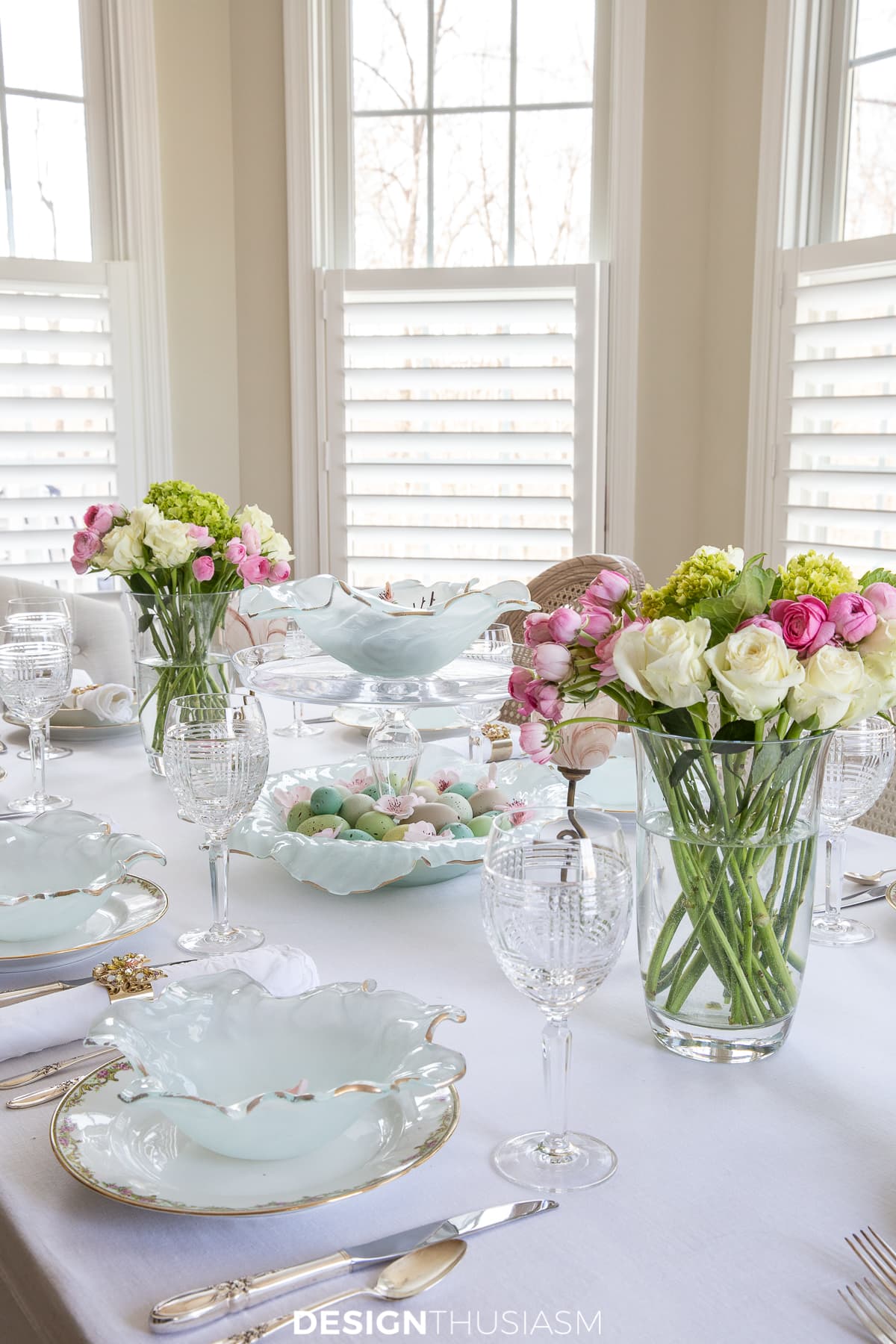 Easter table with poppy bowls