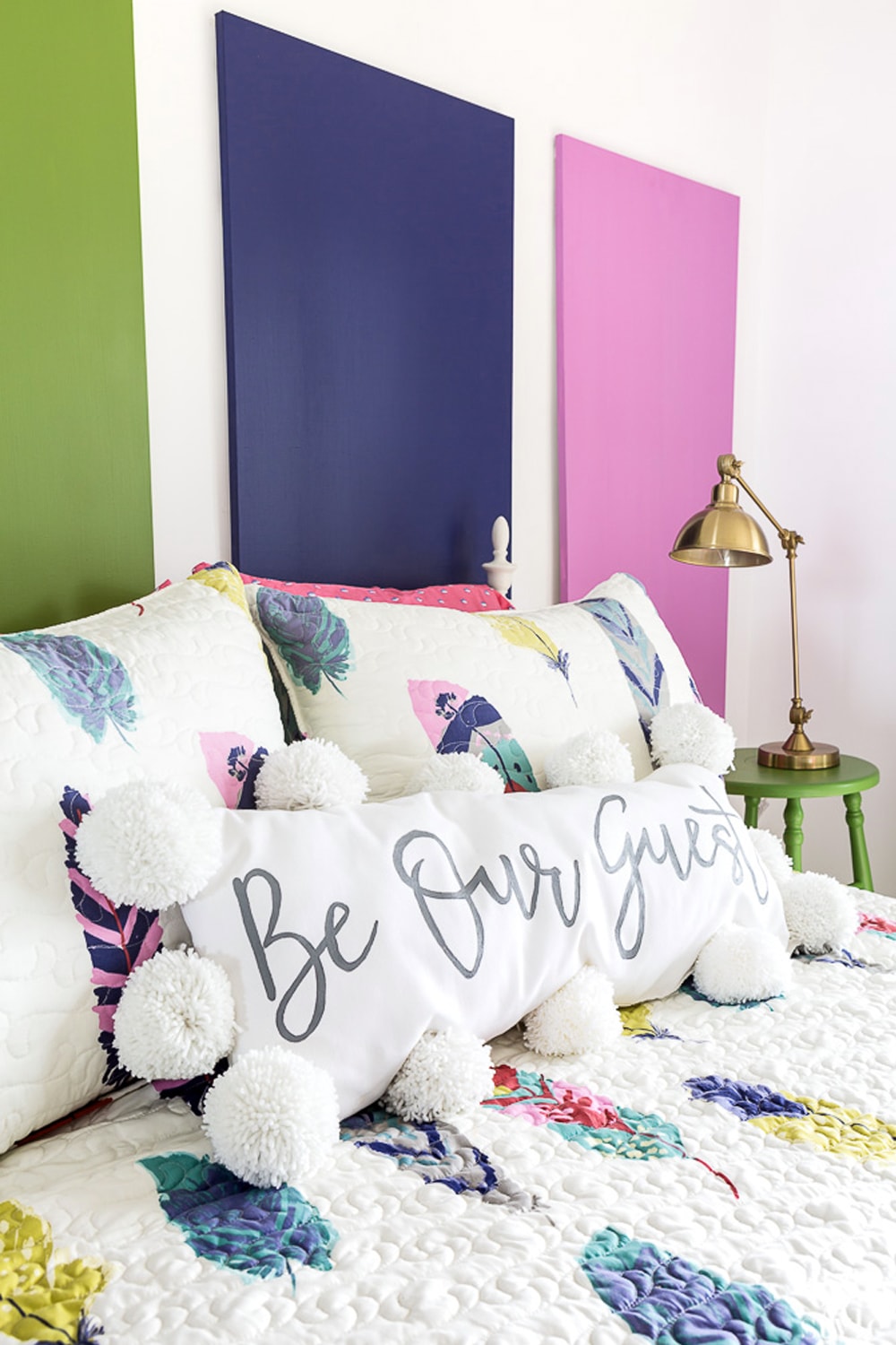 Guest-Room-Decorating-ideas-for-the-bed