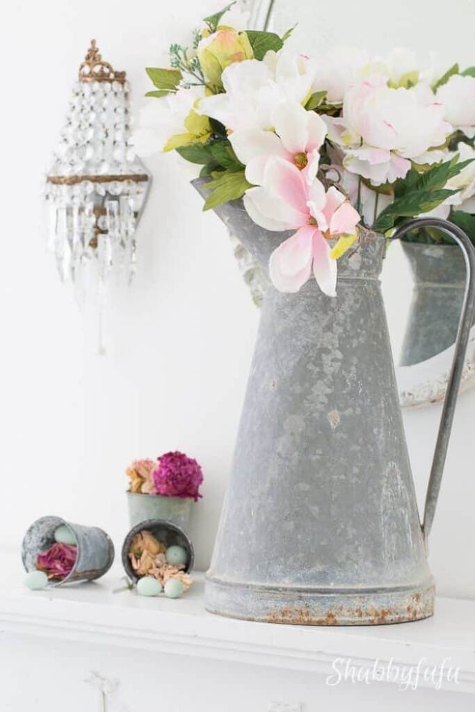 French farmhouse style to a mantel - Shabbyfufu