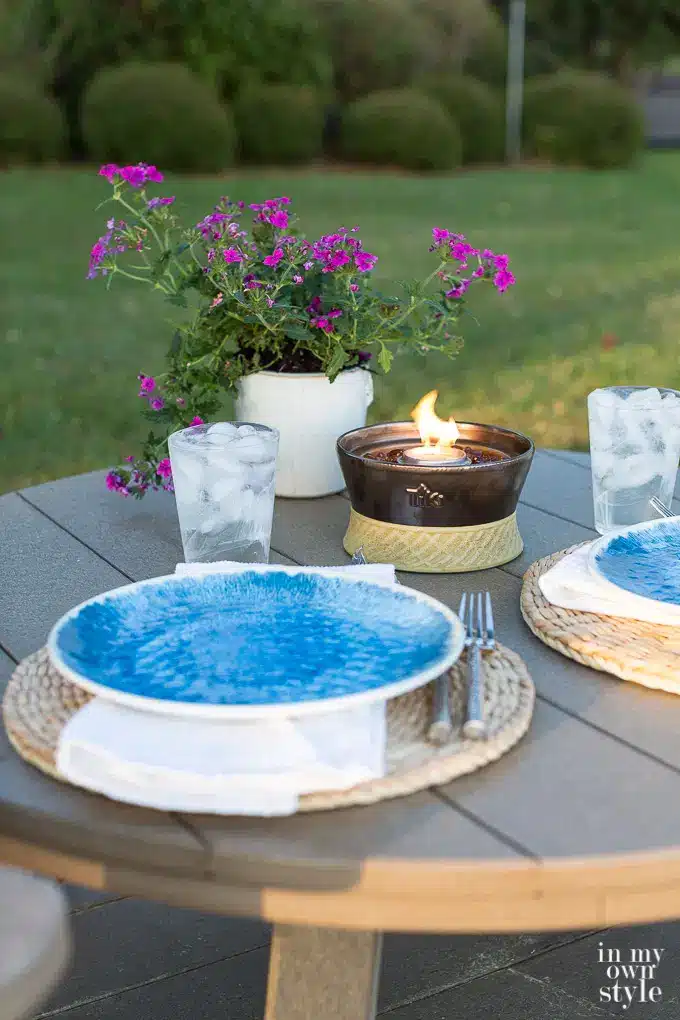 how-to-keep-the-bugs-away-at-outdoor-parties
