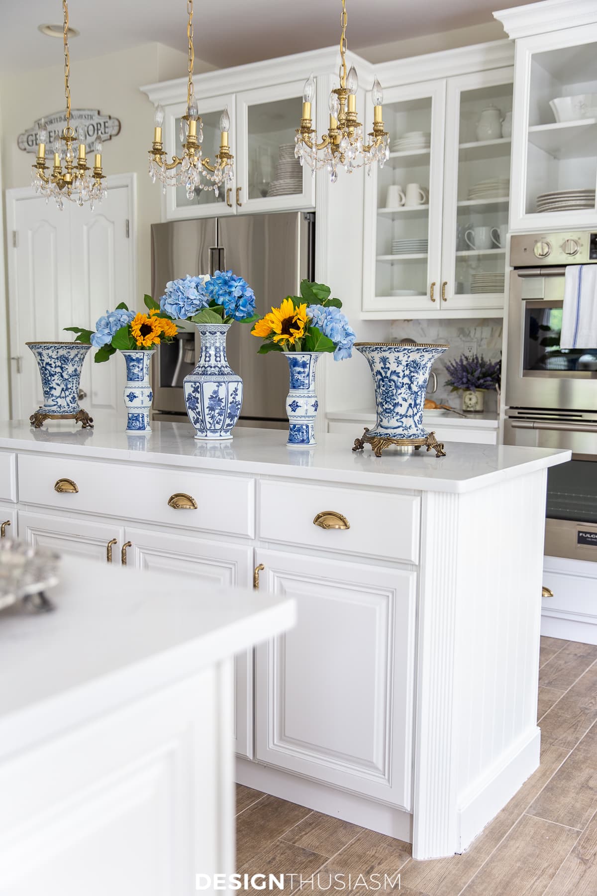 summer kitchen decor with chinoiserie