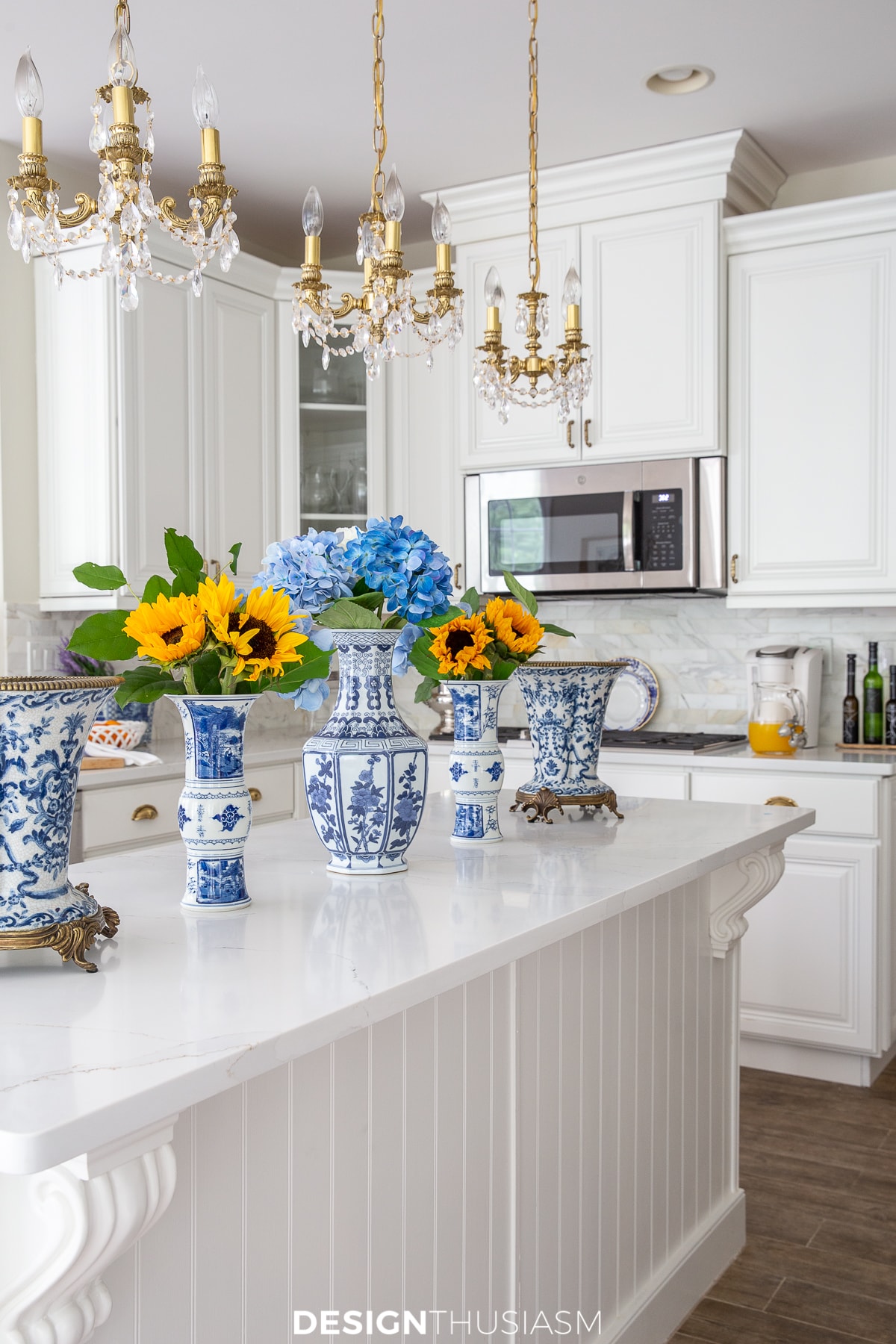 summer kitchen decor with summer flowers