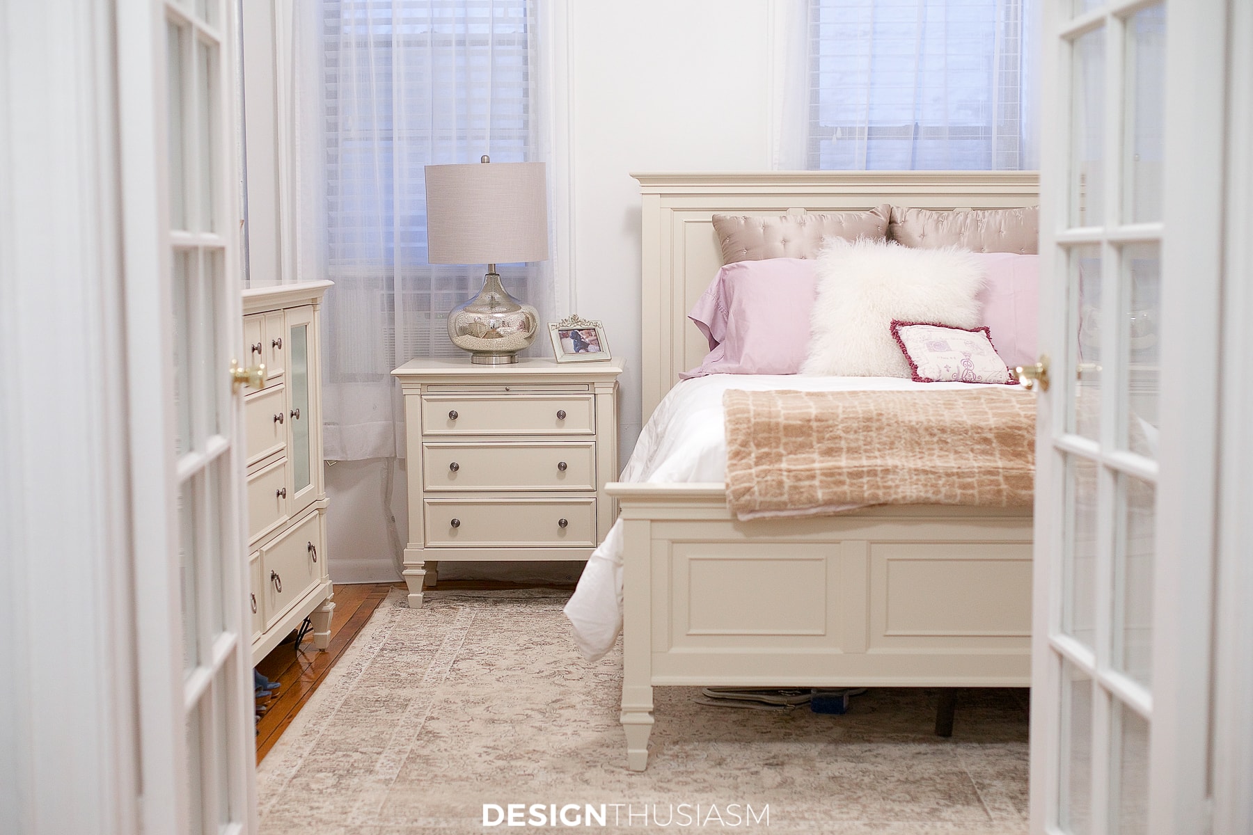 tiny bedroom ideas light and bright