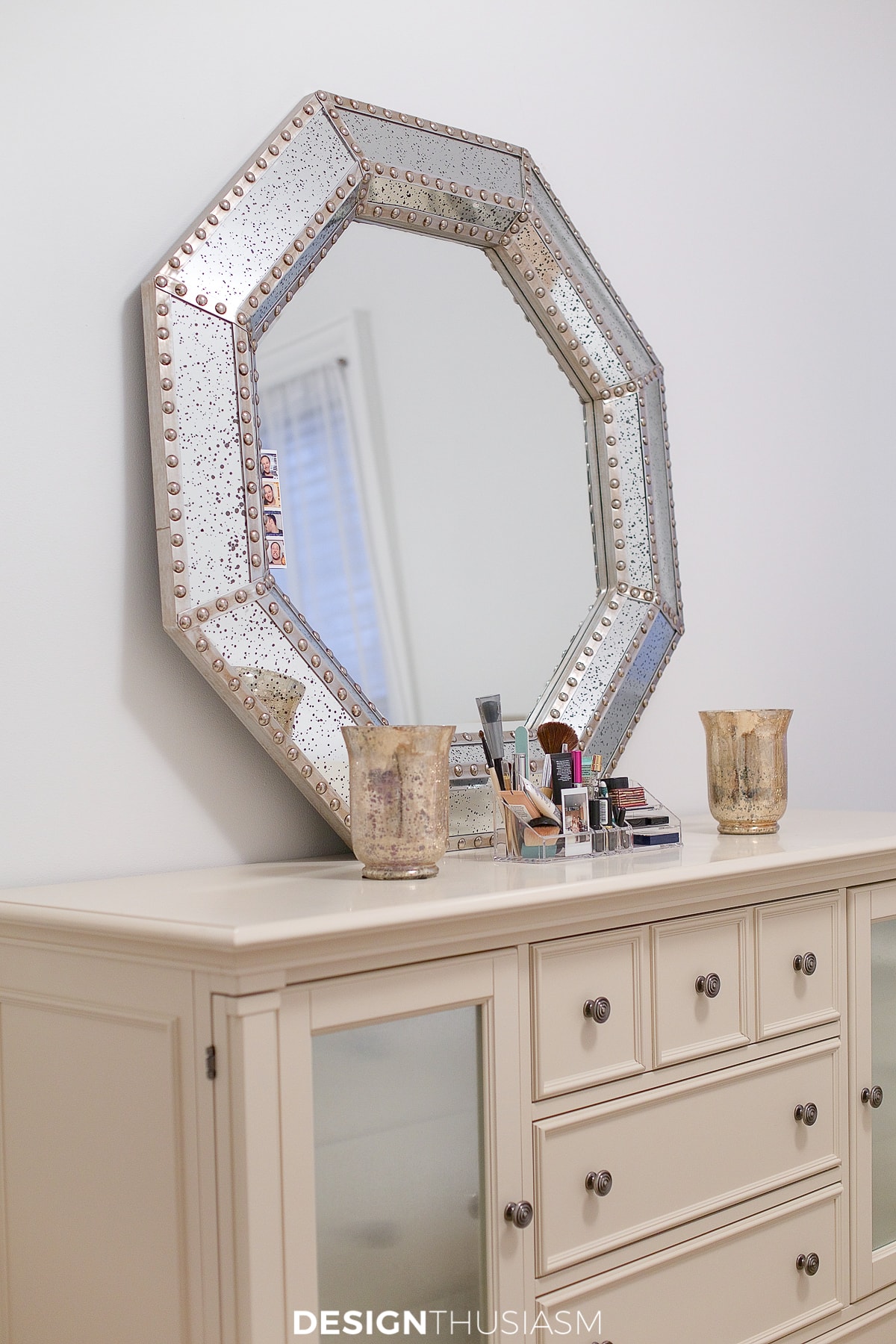 tiny bedroom ideas mirror