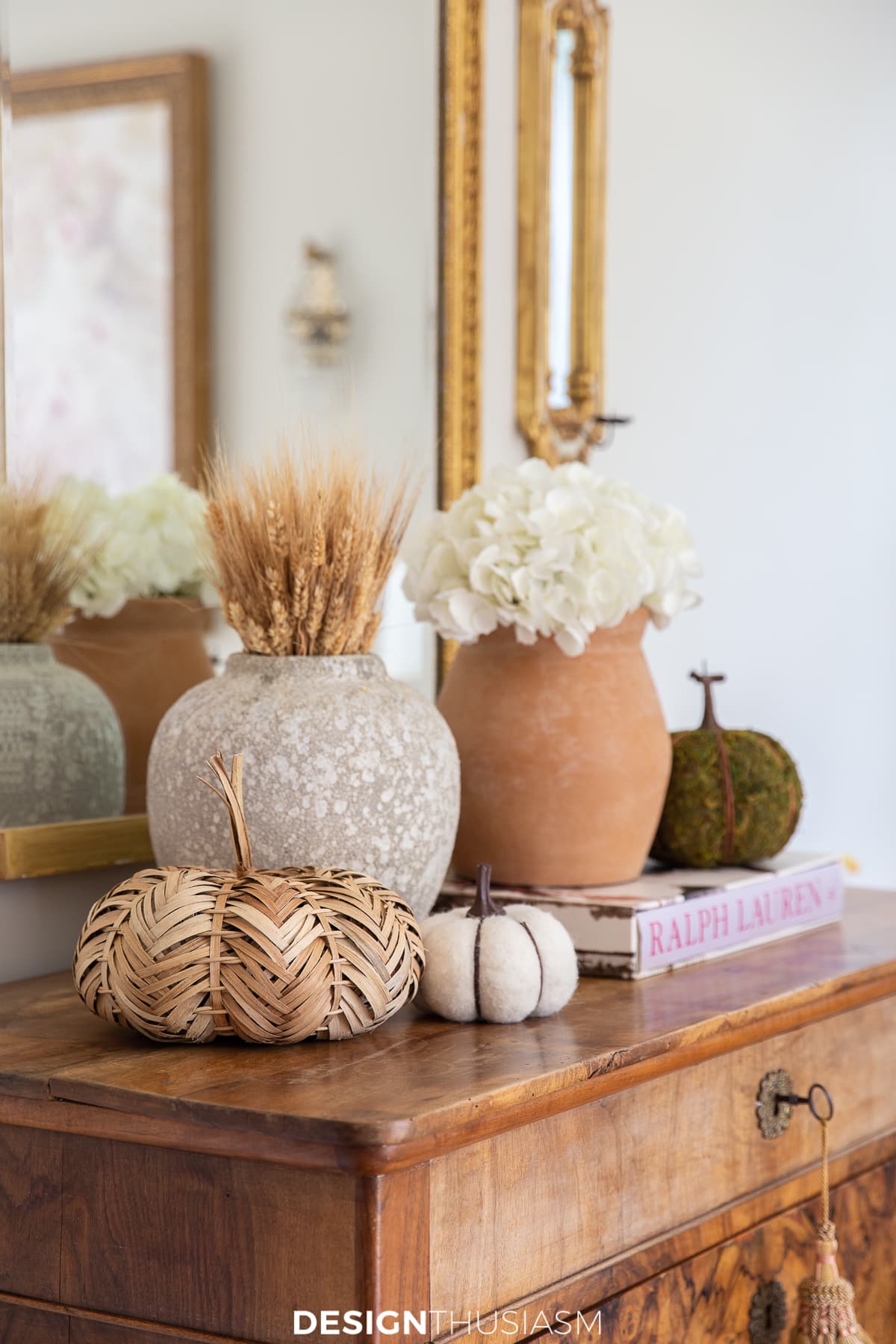 fall vignette in the living room