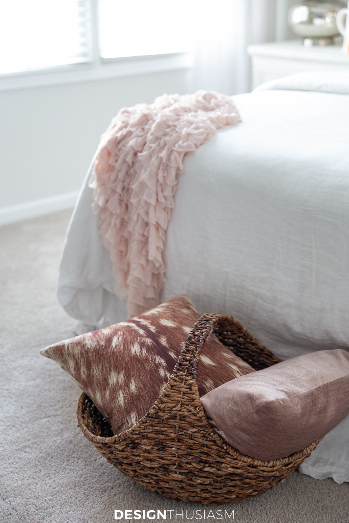 Fall bedroom decor pillows