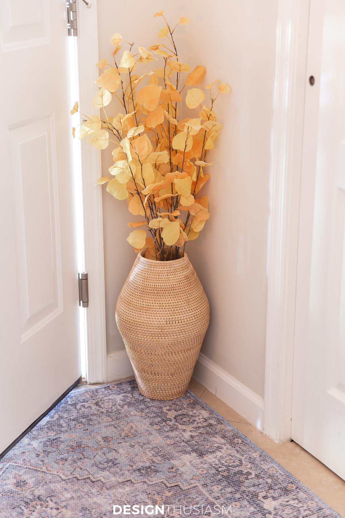 fall entryway vase with leaves