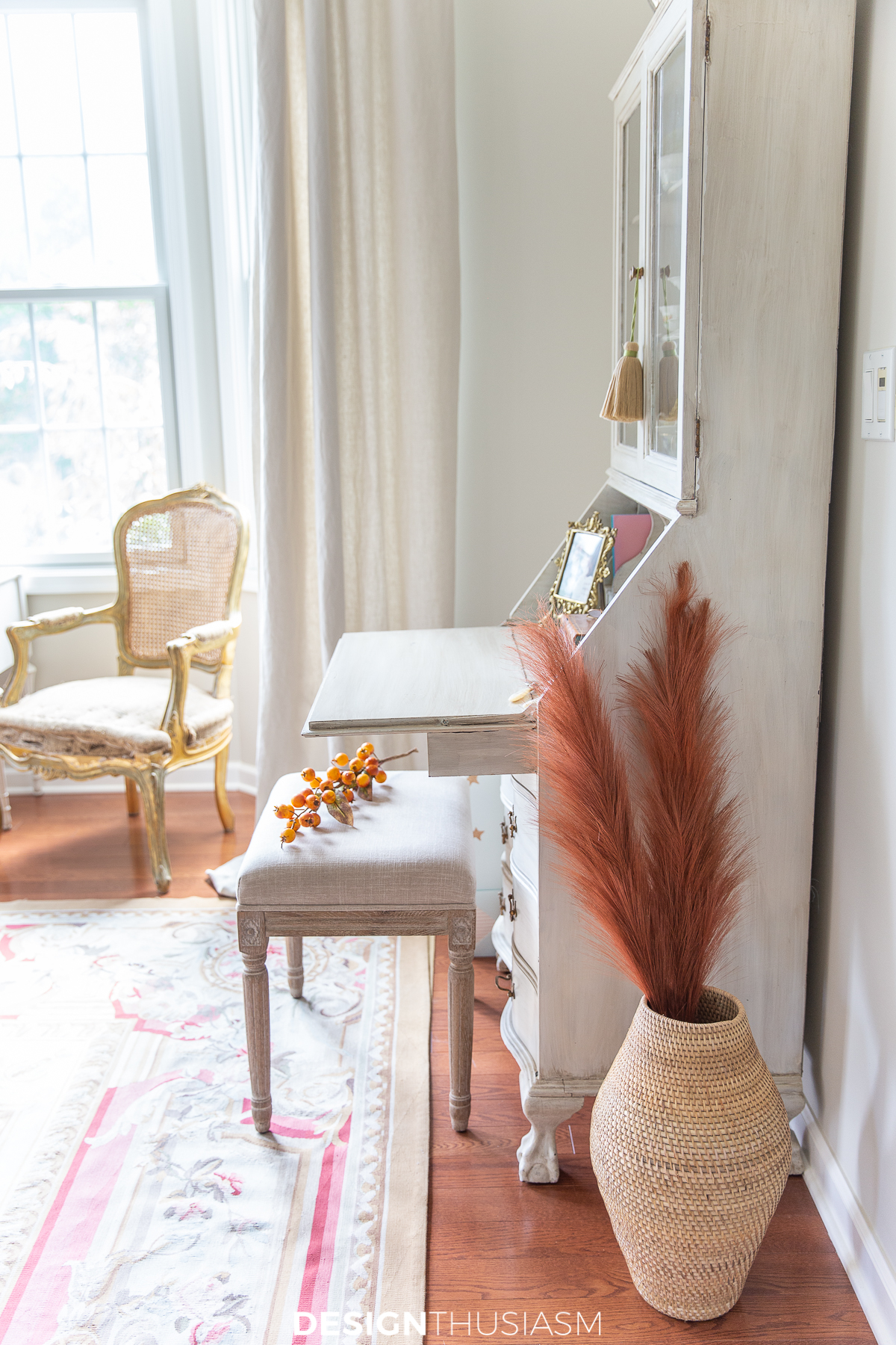 fall living room decor pampas