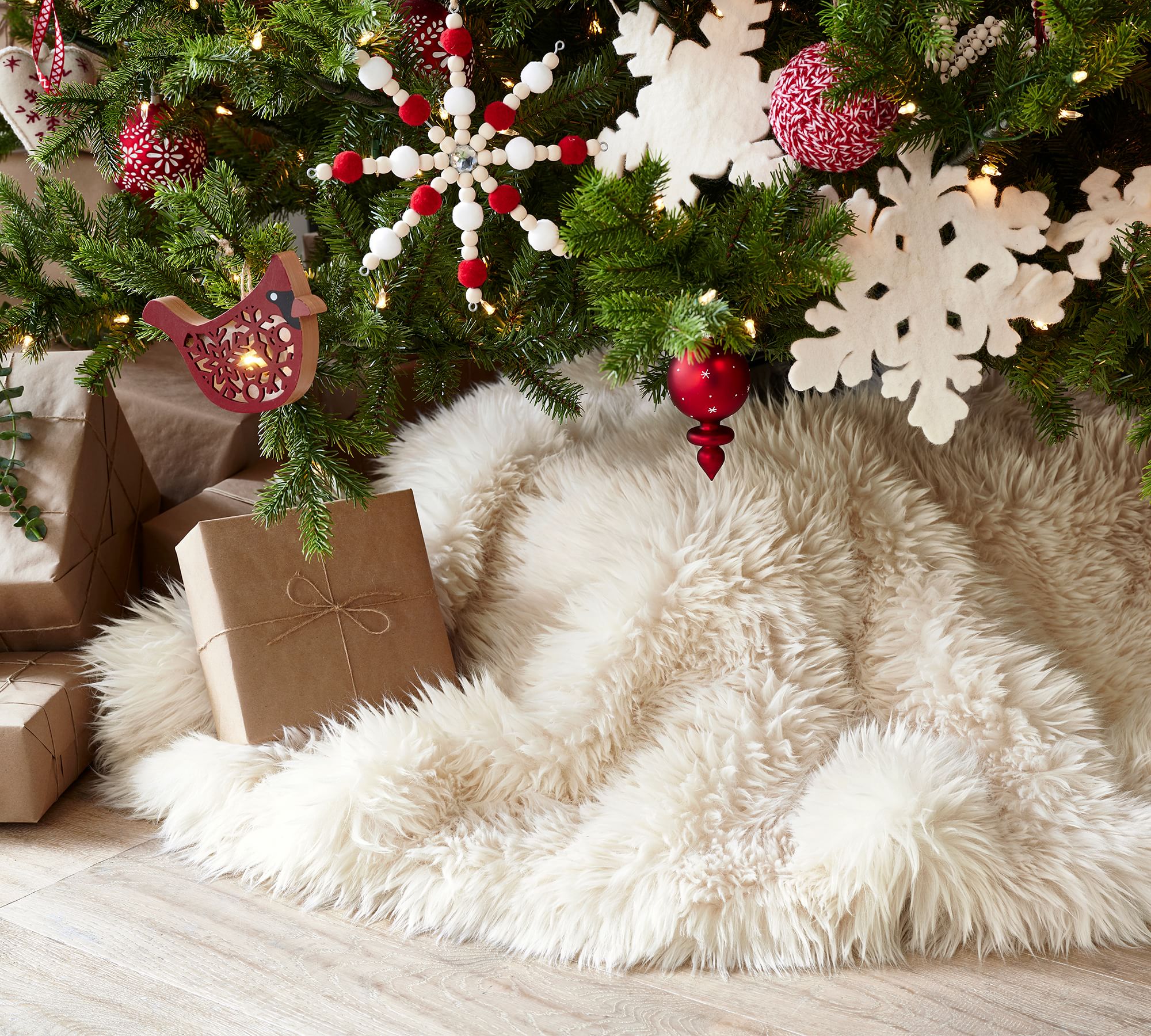 luxe-faux-fur-tree-skirt