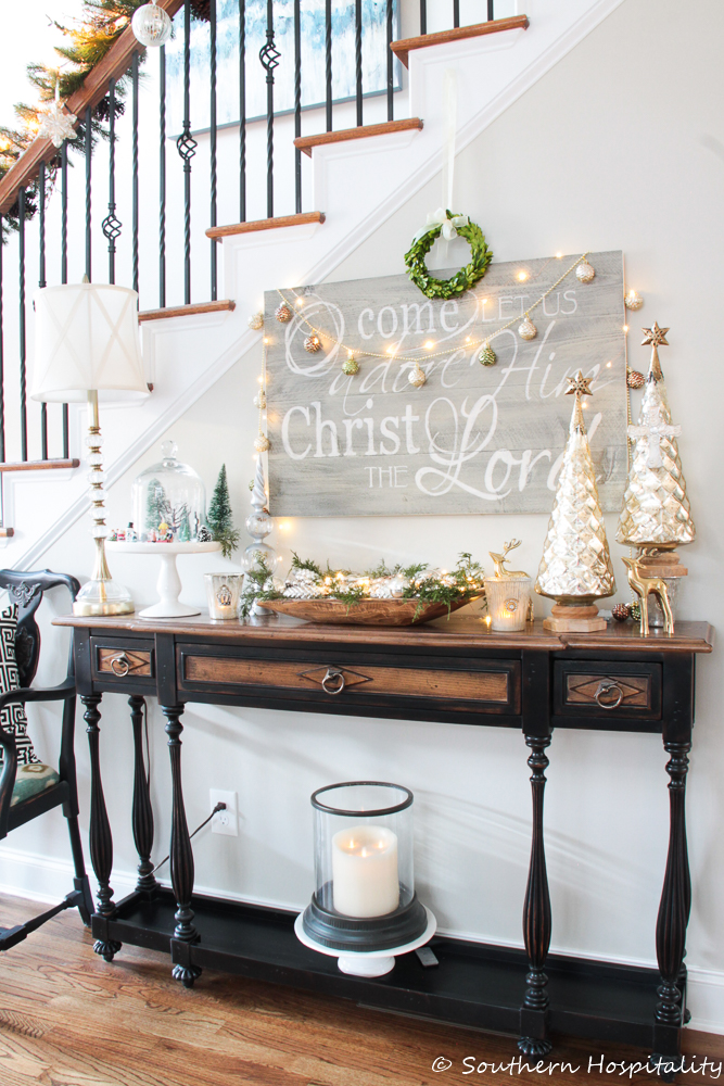 Christmas foyer and family room